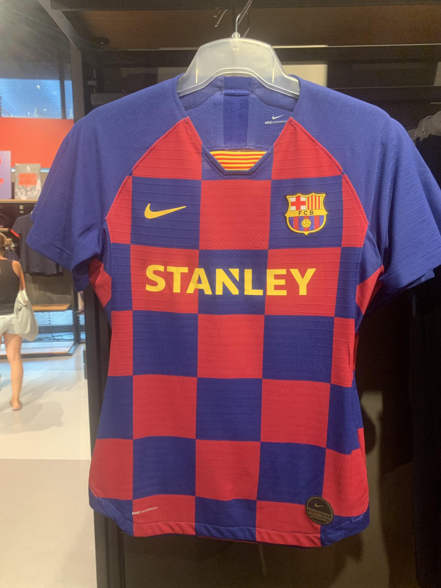 La versión más «económica» de la camiseta, próximamente